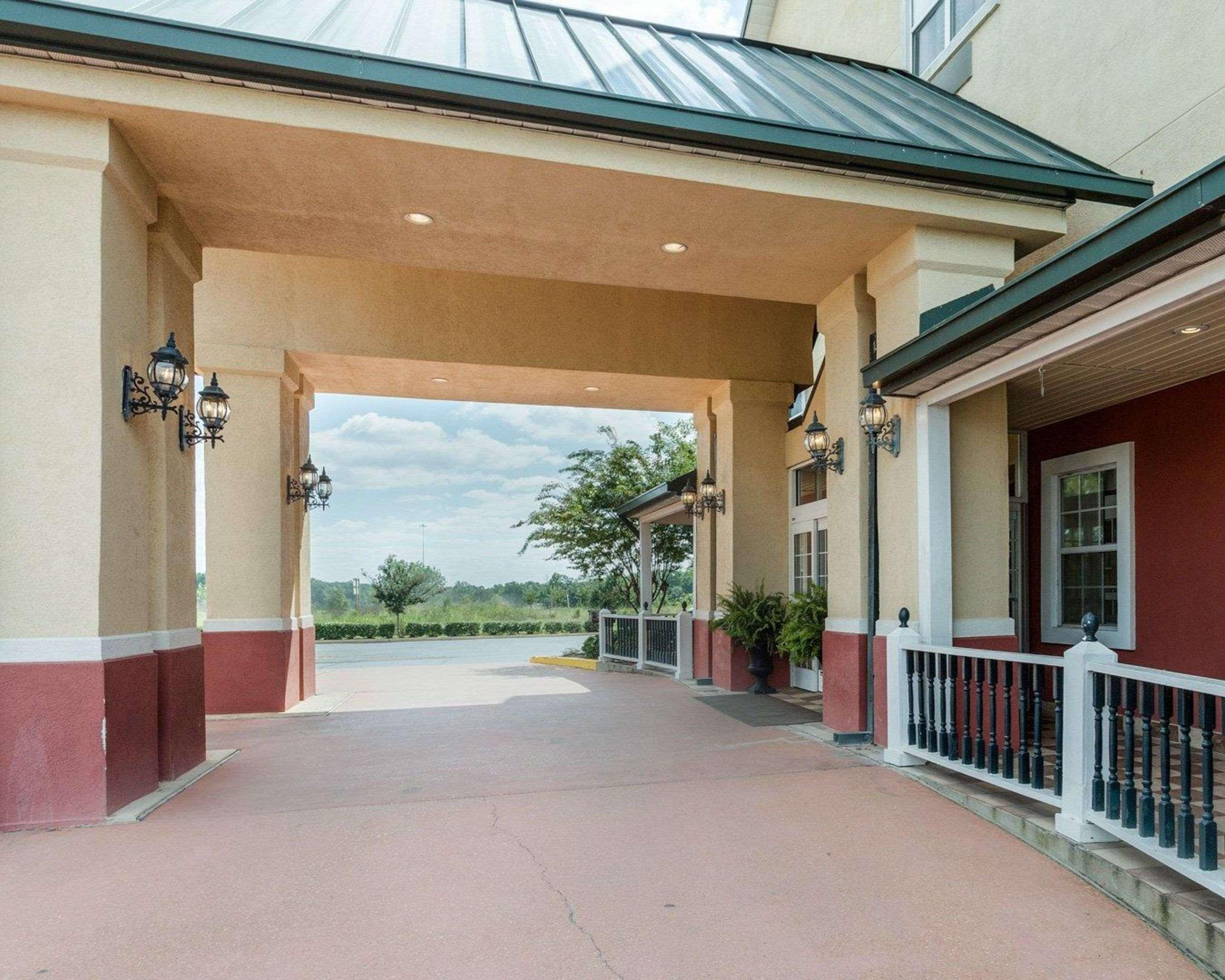 Comfort Inn & Suites Grenada Exterior photo
