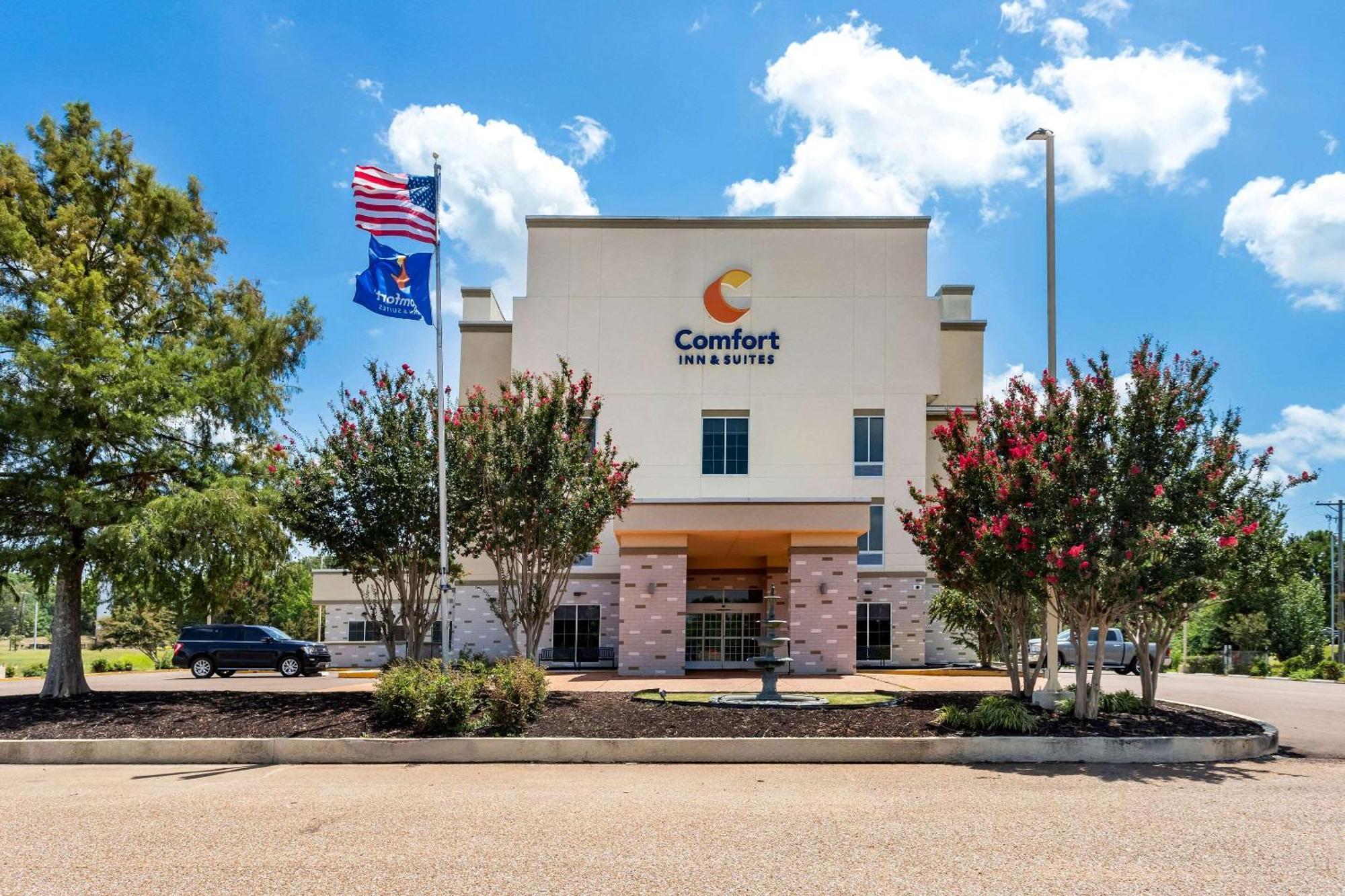 Comfort Inn & Suites Grenada Exterior photo
