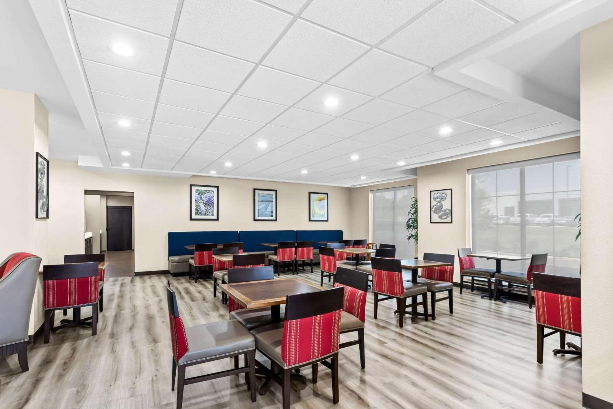 Comfort Inn & Suites Grenada Exterior photo