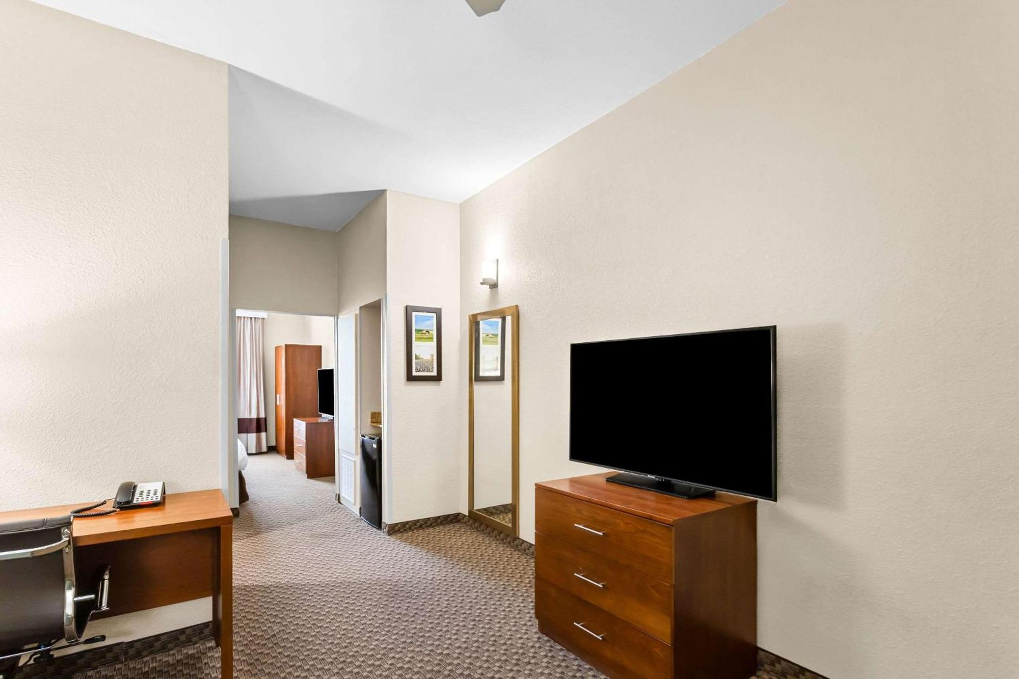 Comfort Inn & Suites Grenada Exterior photo