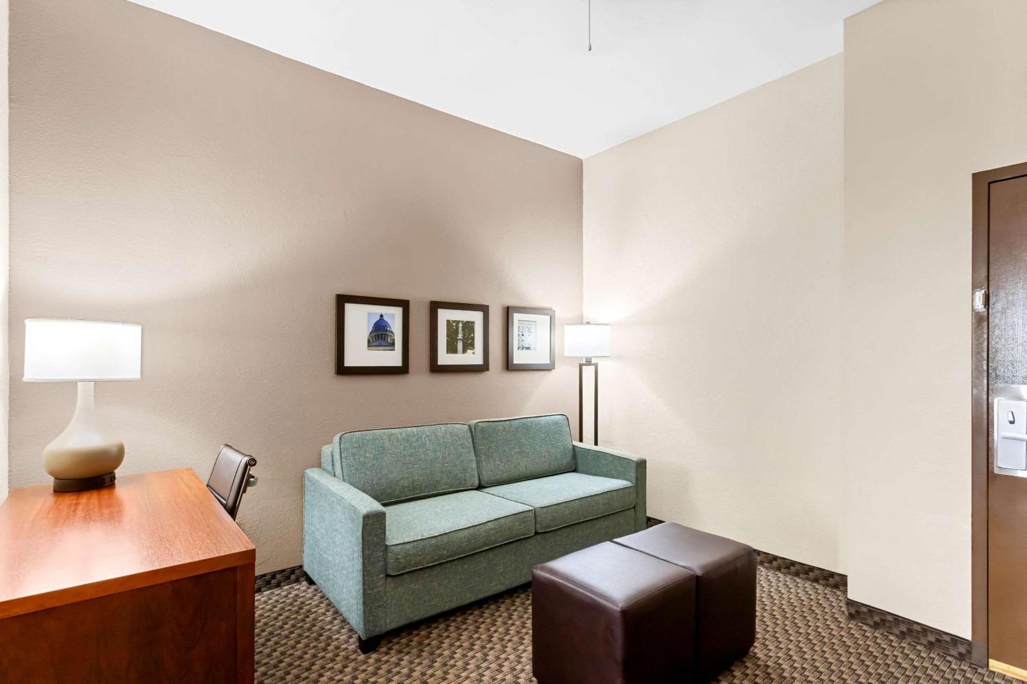 Comfort Inn & Suites Grenada Exterior photo