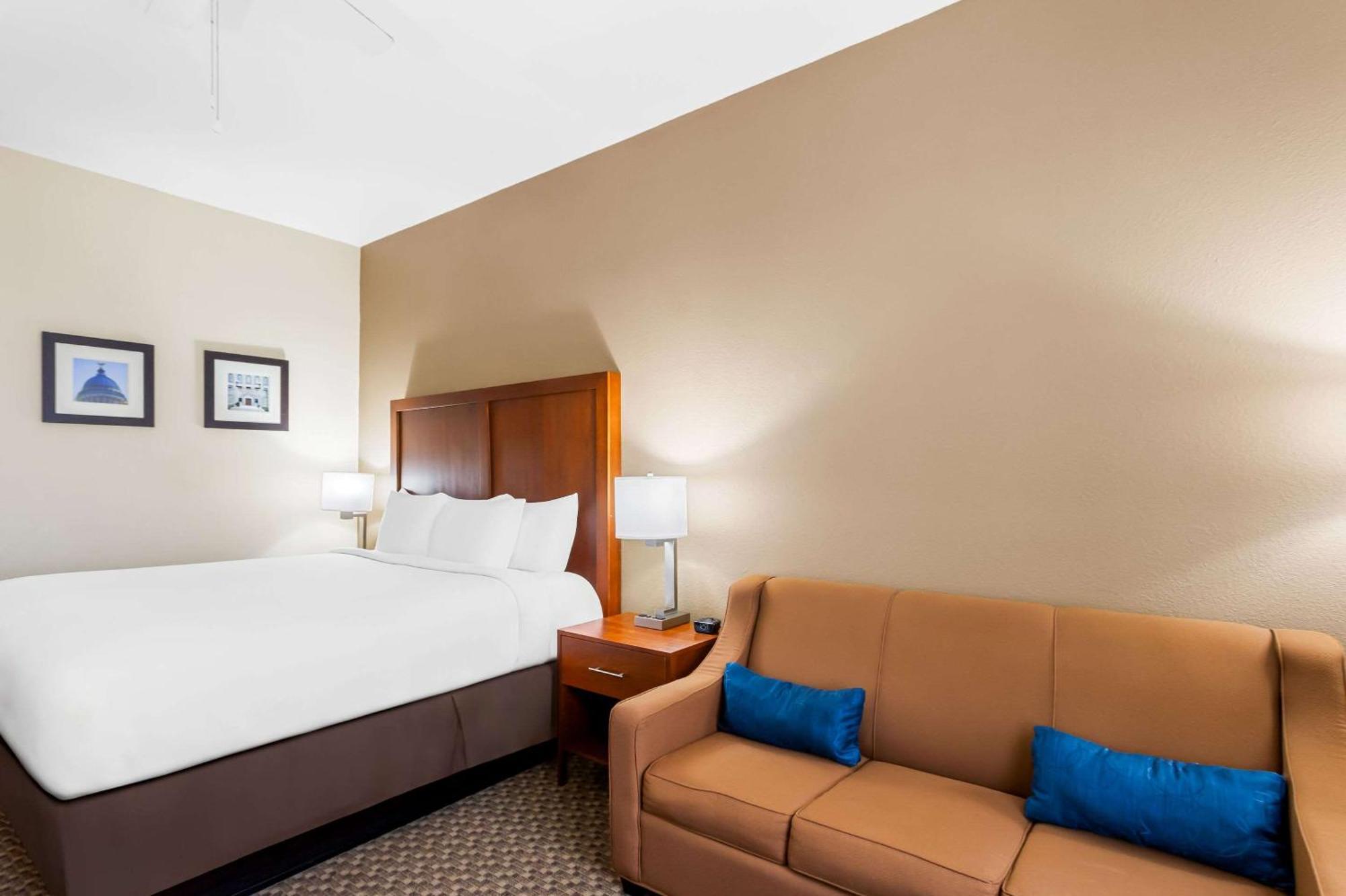Comfort Inn & Suites Grenada Exterior photo