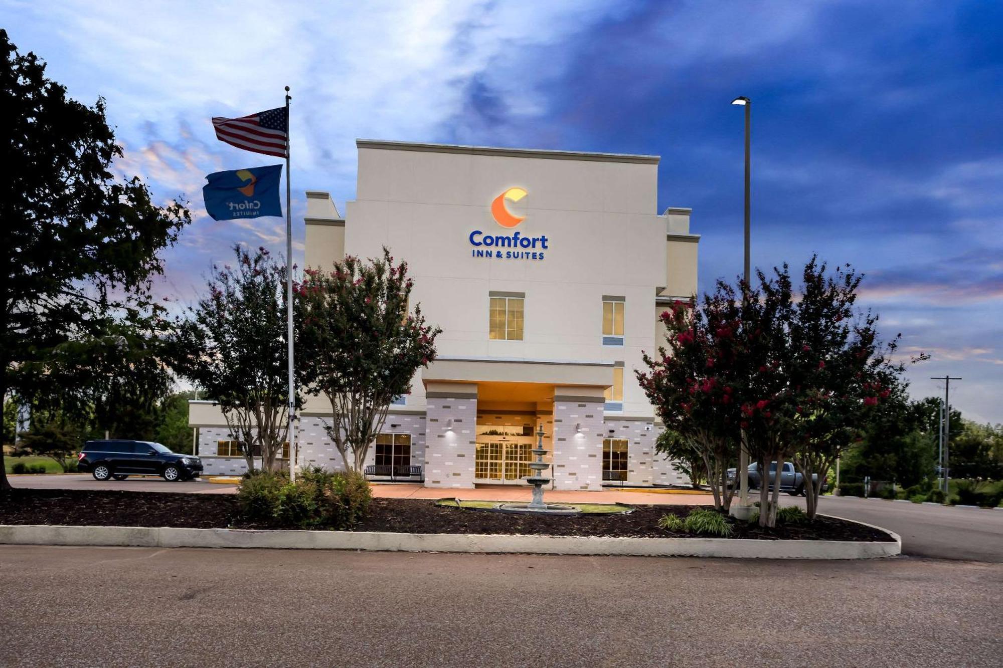 Comfort Inn & Suites Grenada Exterior photo